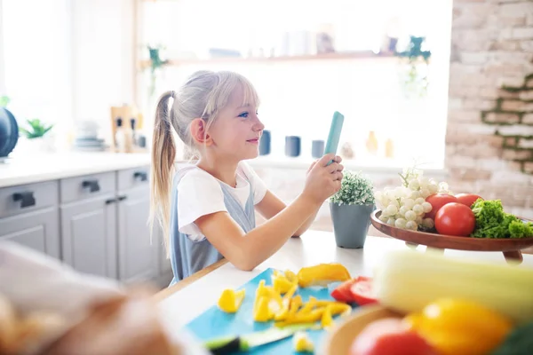 Tại sao bữa sáng lại quan trọng cho trí não và sức khỏe của trẻ